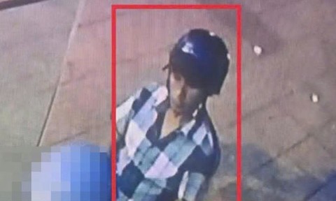 Clip người đàn ông lấy 128 triệu đồng tại máy ATM đang bị Công an truy tìm