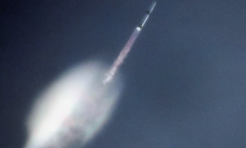 Video tầng đẩy của tên lửa hạ cánh thành công để tái sử dụng