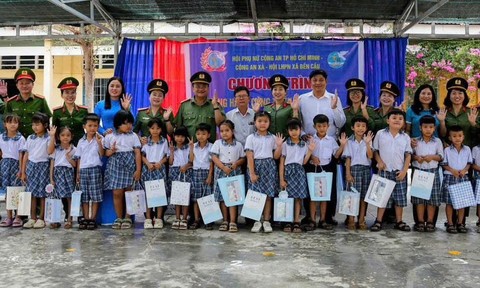 Đoàn thể Công an TPHCM đồng hành cùng phụ nữ biên cương và sinh hoạt chính trị tại Tây Ninh