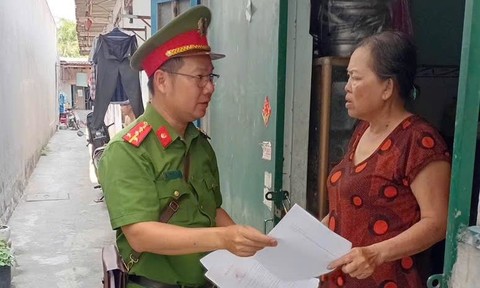 Anh cảnh sát khu vực hết lòng vì dân