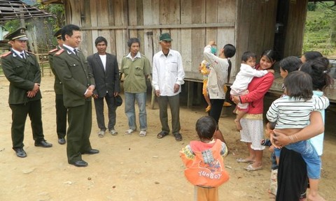 "Bóng ma đồ độc" và những bi kịch ở làng quê