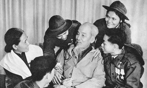 Tháng Tư, trời Nam nhớ Bác!