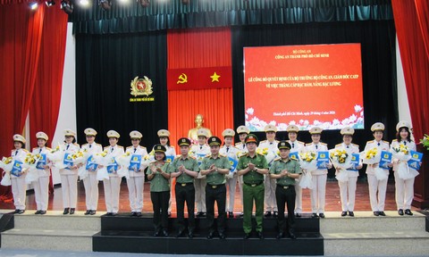 Công an TPHCM: Thăng cấp bậc hàm, nâng lương cho 185 đồng chí sĩ quan lãnh đạo chỉ huy