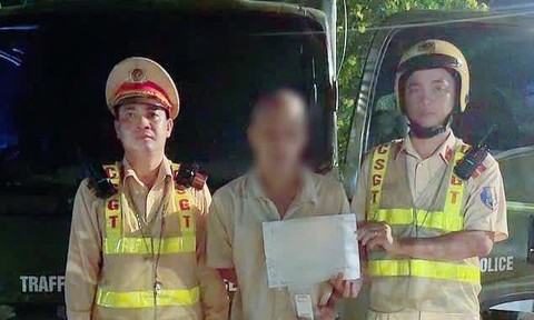 Phát hiện tài xế ô tô dương tính cả với ma túy đá và cần sa