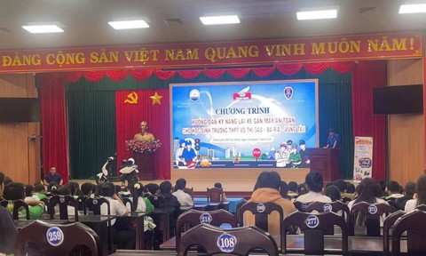 Công an xã Đất Đỏ: Trang bị kiến thức, văn hóa giao thông an toàn cho hơn 400 học sinh