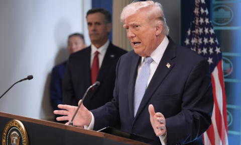 Ông Donald Trump tiếp tục đe doạ Iran “hãy hành động nhanh chóng nếu không sẽ chẳng còn gì sót lại”