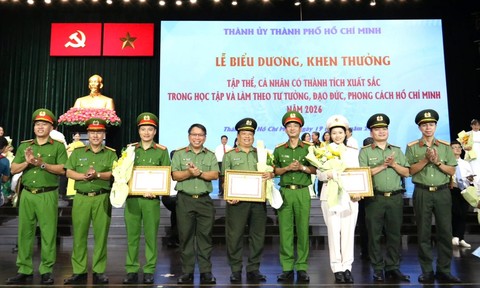 12 tập thể và 10 cá nhân thuộc Công an TPHCM vinh dự được tuyên dương trong học tập và làm theo Bác