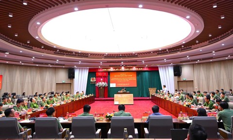 Hoàn thiện lý luận và thực tiễn an ninh quốc gia và bảo vệ an ninh quốc gia trong kỷ nguyên mới