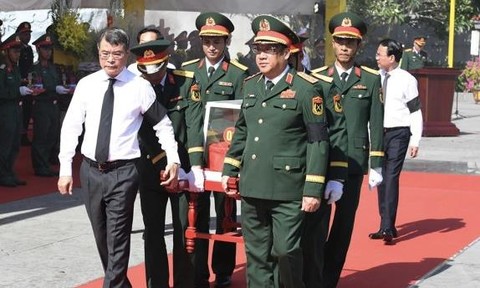 Video: Thủ tướng Lê Minh Hưng dự lễ truy điệu, an táng 28 hài cốt liệt sĩ tại Nghĩa trang Đường 9