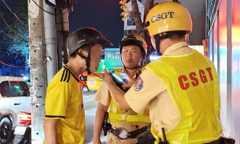 TPHCM: Nhiều người chạy xe máy về nhà sau khi ăn nhậu, bị CSGT xử lý nghiêm