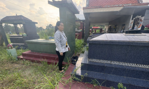Bé sơ sinh có nhiều vết máu bị bỏ rơi tại khu mộ thuộc xã Tân An Hội may mắn được cứu sống