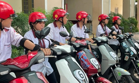 TPHCM: Học sinh hào hứng khi được các cô chú Công an hướng dẫn kỹ năng lái xe an toàn