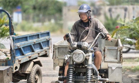 Tạm giữ nhiều xe ba bánh không đảm bảo an toàn giao thông tại khu vực chợ đầu mối Thủ Đức