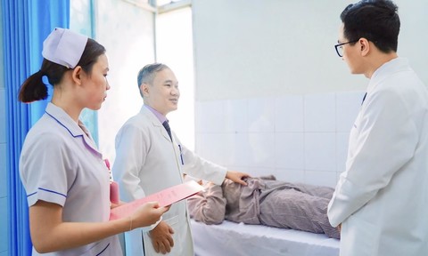 Bé trai 14 tuổi suýt mất tinh hoàn do cố chịu cơn đau vì sợ hãi