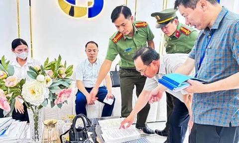Bắt giam 12 đối tượng giả danh bác sĩ, chuyên gia y tế mở các phòng khám rồi lên mạng lừa khách hàng