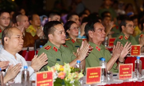 Hoành tráng, ấn tượng, xúc động lễ khai mạc chuỗi sự kiện Gala “Tổ quốc bình yên” tại TPHCM