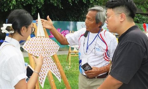 Bài 1: Văn hóa - Hệ điều hành vô hình của xã hội