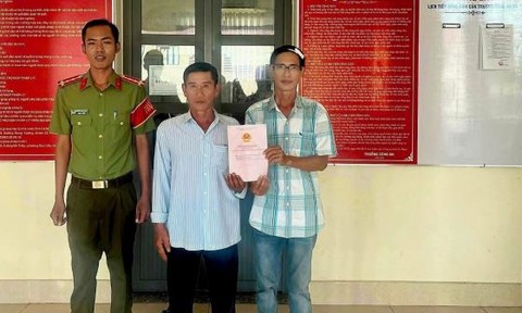 Công an xã giúp người dân nhanh chóng tìm lại sổ đỏ đánh rơi