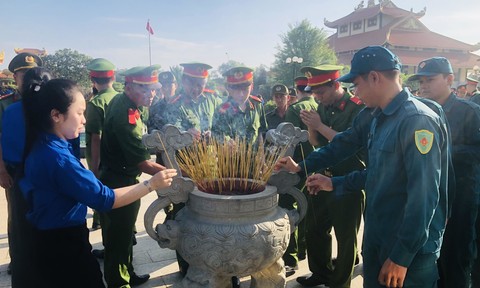 TPHCM: Hơn 300 thanh niên tham dự chương trình “20 năm Hành quân xanh - Dấu chân tình nguyện”
