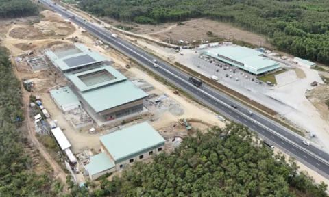 Bộ Xây dựng sẽ xử lý nghiêm việc chậm tiến độ xây dựng các trạm dừng nghỉ trên cao tốc
