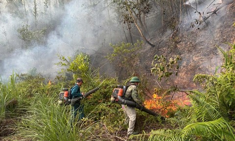 Khống chế thành công vụ cháy rừng quy mô lớn sau 2 ngày vật lộn với "bà hỏa"
