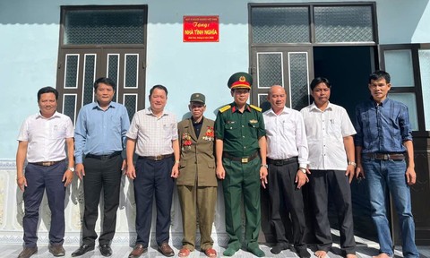 Trao tặng nhà cho con của người hoạt động kháng chiến bị nhiễm chất độc hóa học