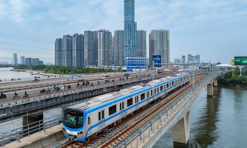 Bài 4: "Đầu tàu" đưa cả nước đi lên