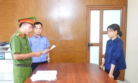 Khởi tố đối tượng dùng vòi rửa xe áp lực cao xịt vào mặt người phụ nữ bán rau