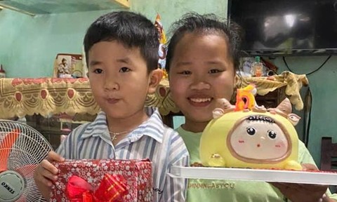 Nữ sinh lớp 6 đối mặt với nguy cơ mù lòa vì bạo bệnh, mong được giúp!