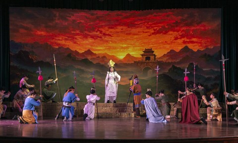 Tái hiện khí phách Hai Bà Trưng qua vở cải lương “Tiếng trống Mê Linh”