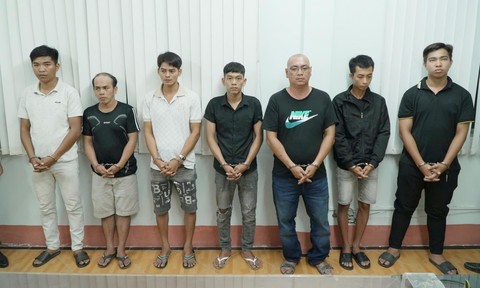 Vụ khiêng quan tài có người sống diễu phố: Khởi tố chủ trại hòm cùng 6 đối tượng liên quan