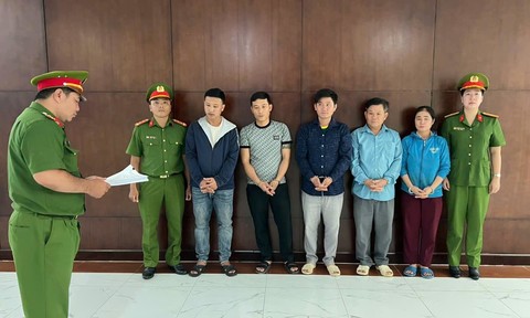 Công an TPHCM triệt phá ‘xưởng’ sản xuất bột ngọt, bột nêm, bột giặt giả tiêu thụ liên tỉnh, bắt giam 5 đối tượng