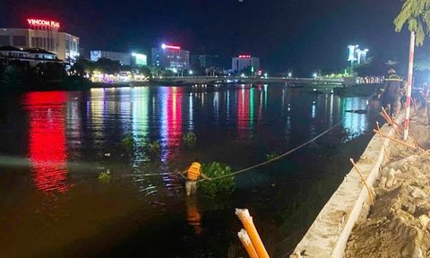 Tắm sông 1 em tử vong, 1 em mất tích