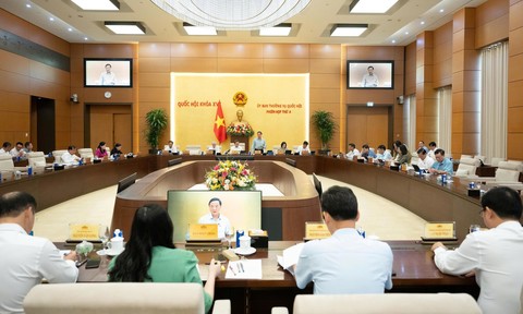 Giữ vững an ninh chính trị, trật tự an toàn xã hội, tạo môi trường ổn định phục vụ mục tiêu tăng trưởng