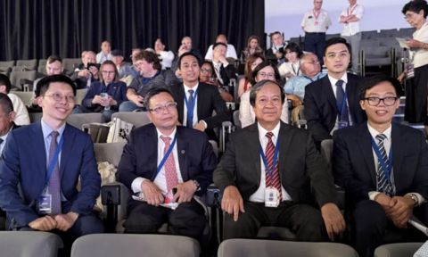 Đoàn đại biểu Đảng Cộng sản Việt Nam dự Đại hội lần thứ 40 Đảng Cộng sản Pháp