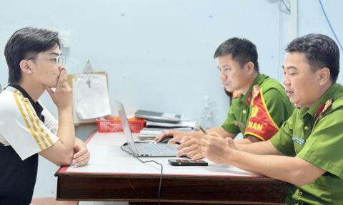 Thanh niên đến Công an nhờ hỗ trợ trả lại 4,5 tỷ đồng ‘người lạ’ chuyển nhầm vào tài khoản