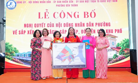 Phường Bến Thành công bố quyết định về sắp xếp, chia tách, sáp nhập, đổi tên khu phố