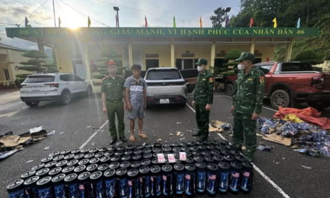 Bắt giữ đối tượng vận chuyển trái phép lượng lớn bình khí cười