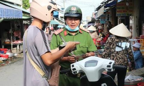 Công an xã ở TPHCM: Tuyên truyền, hỗ trợ Nhân dân chấp hành nghiêm pháp luật