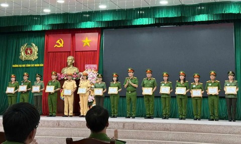 Nửa thế kỷ, một mái trường