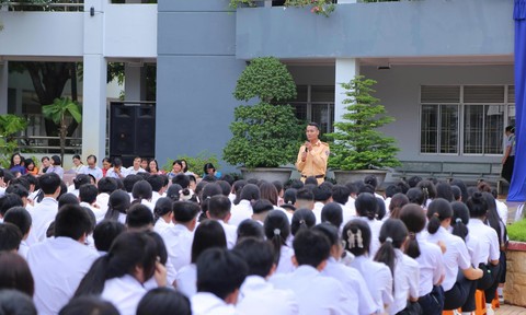 Công an phường Bà Rịa: Tuyên truyền pháp luật về an toàn giao thông tại trường học dịp đầu năm học mới