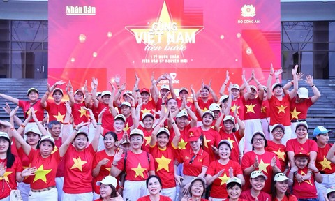 Lực lượng Công an cùng Nhân dân TPHCM lan tỏa tinh thần yêu nước và lối sống xanh