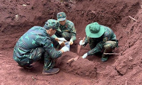 Miệt mài bám hiện trường để xác định danh tính cho các Liệt sĩ