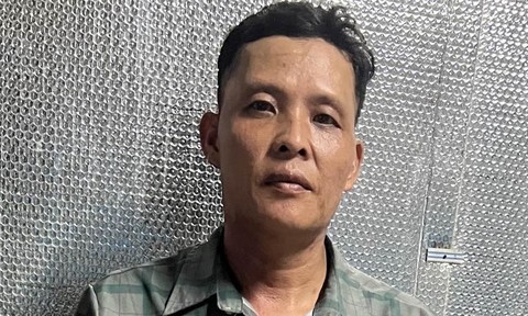 Tạm giữ đối tượng tưới xăng đốt vợ cũ bỏng nặng