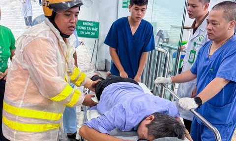 Video: CSGT hỗ trợ mở đường đưa người dân bị đau thận cấp đến bệnh viện kịp thời