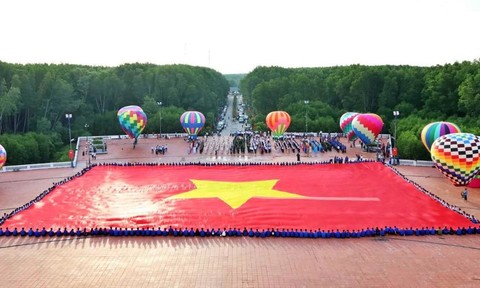 Trang nghiêm Lễ Thượng cờ Tổ quốc trong ngày hội non sông