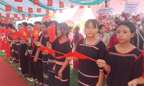 Tây Nguyên rộn ràng ngày khai giảng năm học mới