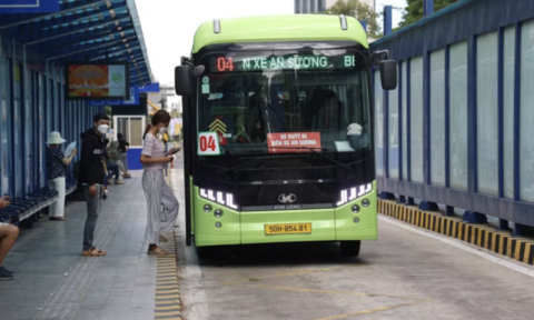 Tăng chuyến xe buýt phục vụ sinh viên tại Đại học Quốc gia TPHCM nhằm giải quyết tình trạng quá tải