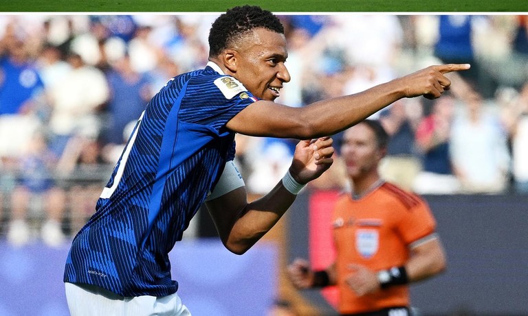 Lập cú đúp trong trận đấu với Thụy Điển, Mbappe xô đổ thêm kỷ lục World Cup