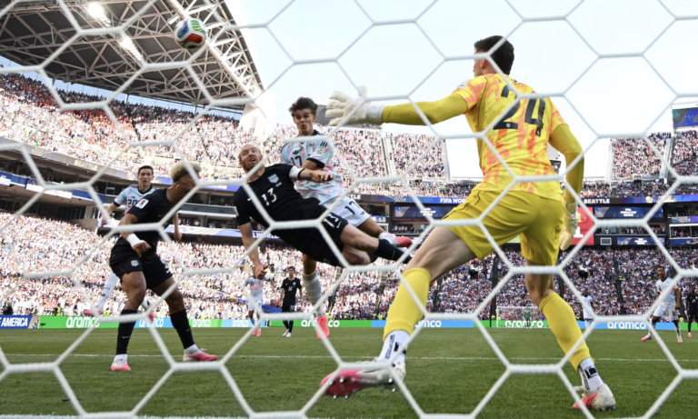 Mỹ bị loại khỏi World Cup dù ông Donald Trump ‘lên tiếng’ để cầu thủ bị thẻ đỏ được thi đấu
